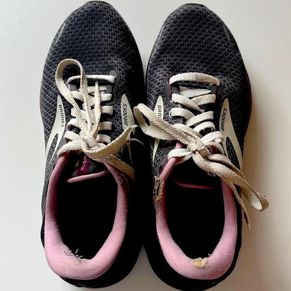 Brooks Adrenaline 22 in gray/lavender. Gently worn for walking only. SIZE 9 WIDE